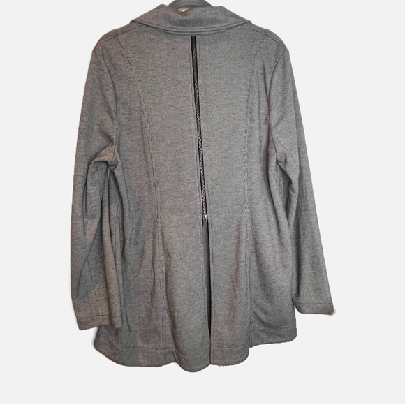 CAbi | Drop Off Zip Back Grey Blazer Jacket Style # 5300 - Picture 4 of 9